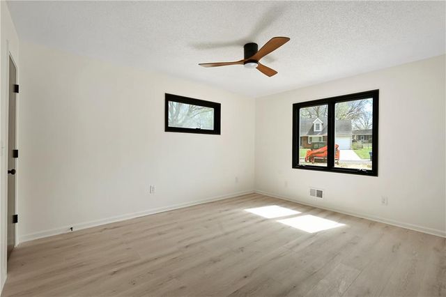 7529 Lamar Avenue, Prairie Village, KS 66208