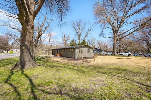 7529 Lamar Avenue, Prairie Village, KS 66208