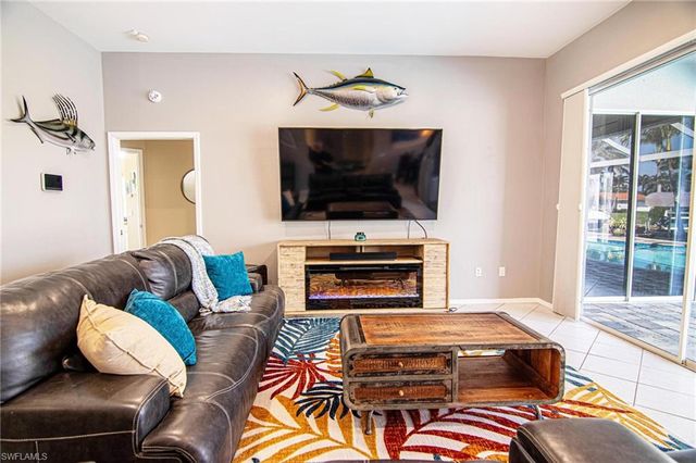 2031 Cornwallis PKWY, Cape Coral, FL 33904