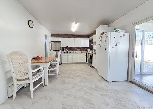 24 Quail Run, Massapequa, NY 11758