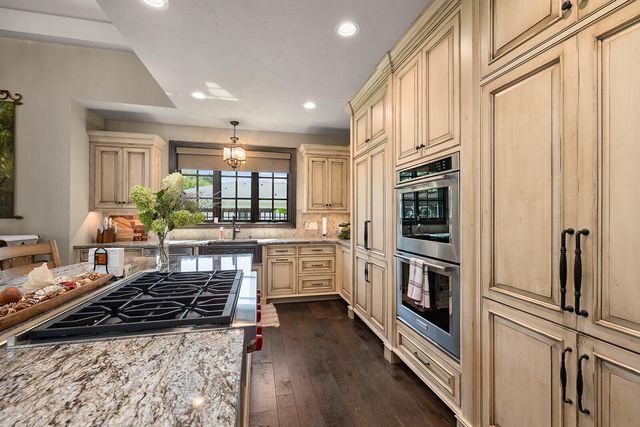 871 E Kenmare Court, Nixa, MO 65714