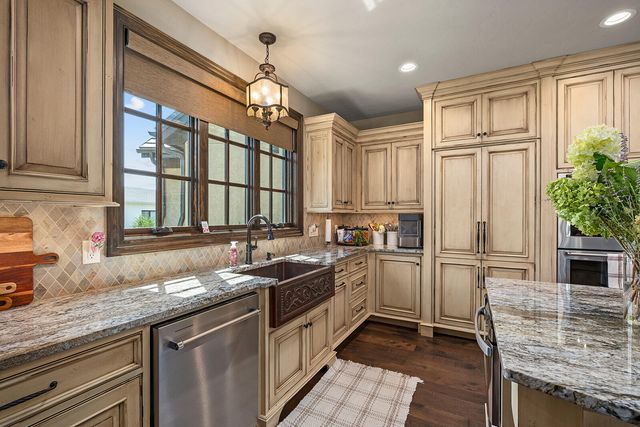 871 E Kenmare Court, Nixa, MO 65714