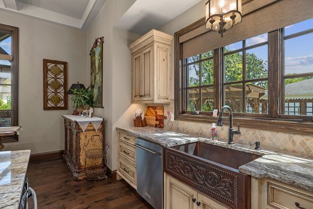 871 E Kenmare Court, Nixa, MO 65714