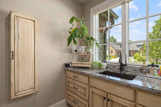 871 E Kenmare Court, Nixa, MO 65714