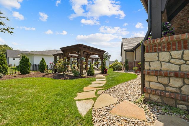 871 E Kenmare Court, Nixa, MO 65714