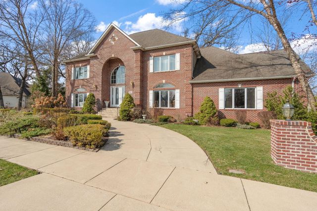 7412 Forest Ridge Drive, Schererville, IN 46375