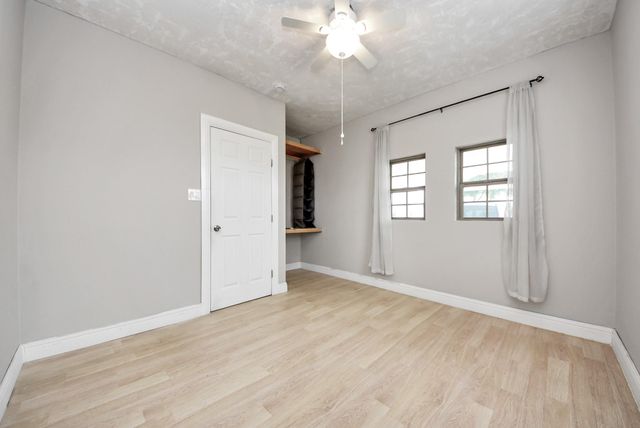 215 E Saint Charles Drive, Crosby, TX 77532