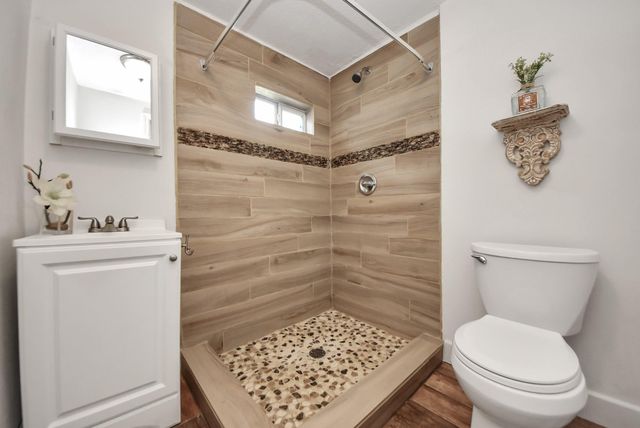 215 E Saint Charles Drive, Crosby, TX 77532