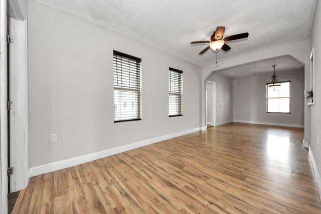 215 E Saint Charles Drive, Crosby, TX 77532