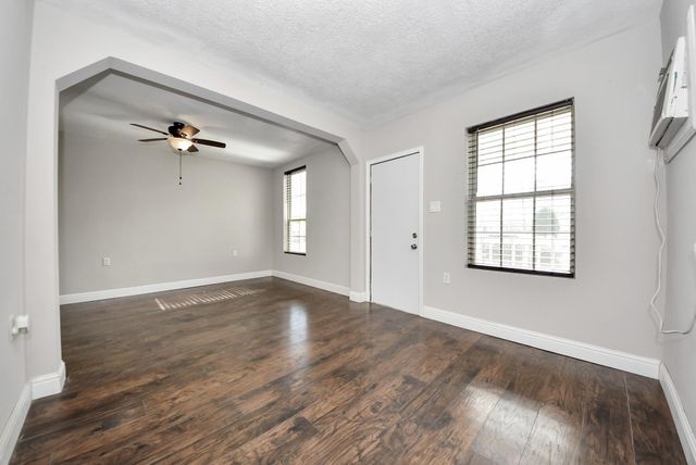 215 E Saint Charles Drive, Crosby, TX 77532