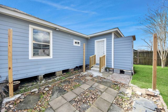 215 E Saint Charles Drive, Crosby, TX 77532