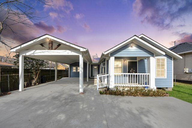 215 E Saint Charles Drive, Crosby, TX 77532