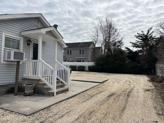 507 Riverside Drive S, Brick, NJ 08723