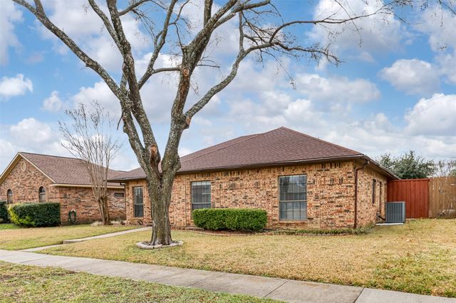 5205 Wood Creek Lane, Garland, TX 75044