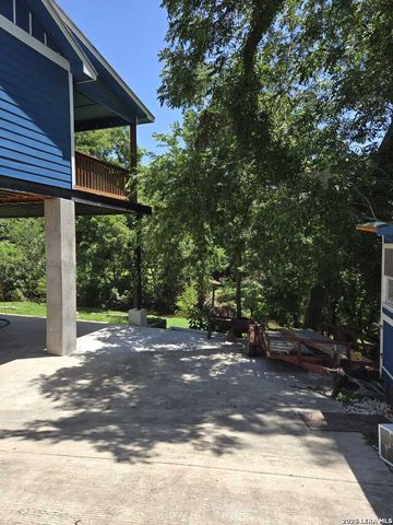 623 Creek Dr, New Braunfels, TX 78130