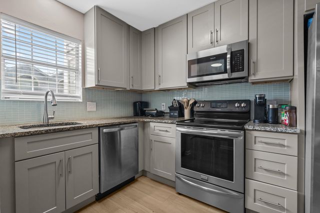 506 62nd Ave N Apt 5, Myrtle Beach, SC 29572