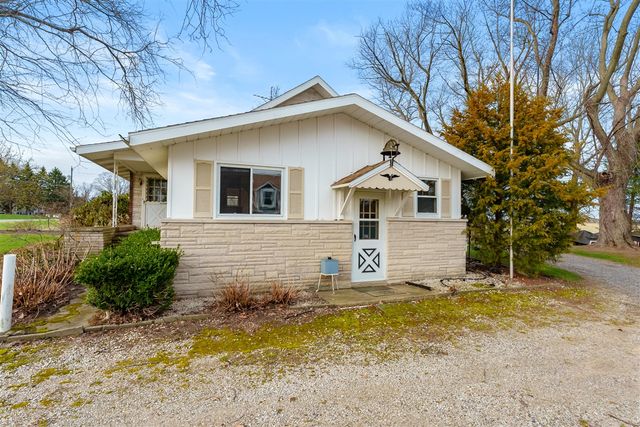 5844 S Scottdale Road, Berrien Springs, MI 49103