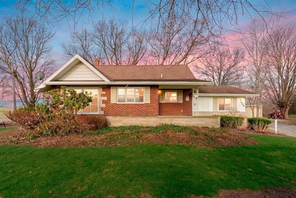 5844 S Scottdale Road, Berrien Springs, MI 49103