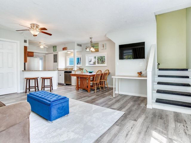 120 93RD AVENUE, Treasure Island, FL 33706