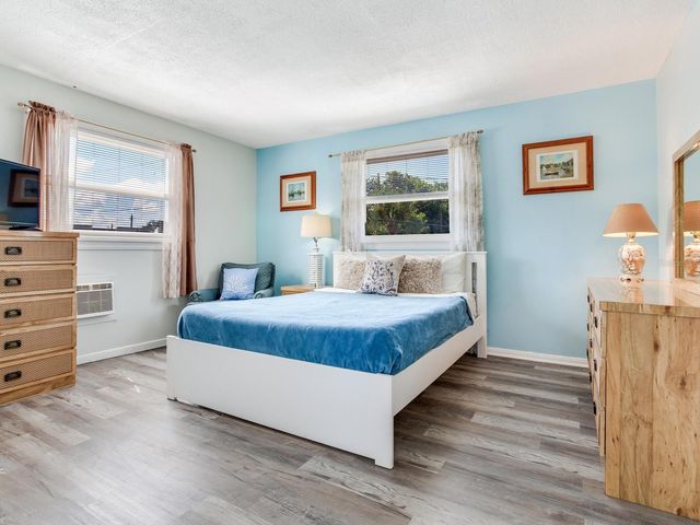 120 93RD AVENUE, Treasure Island, FL 33706