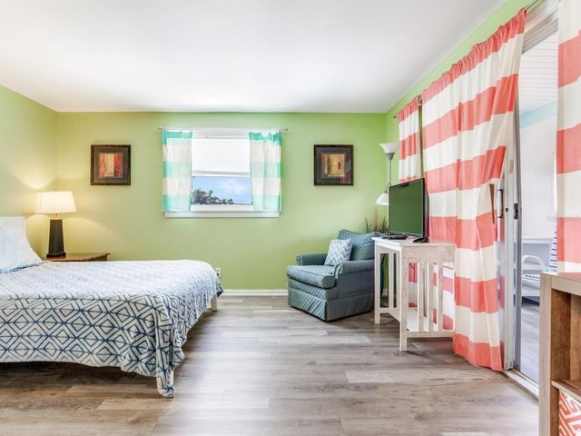 120 93RD AVENUE, Treasure Island, FL 33706