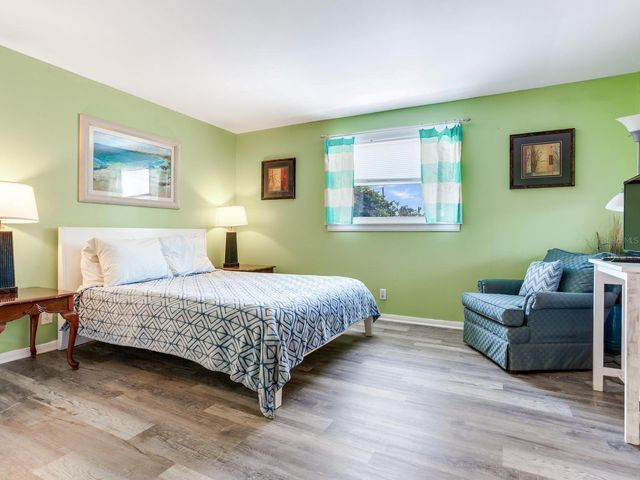 120 93RD AVENUE, Treasure Island, FL 33706