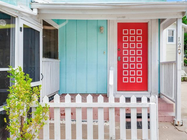 120 93RD AVENUE, Treasure Island, FL 33706