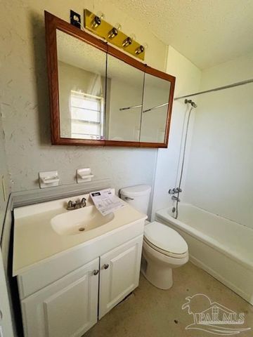 4960 La Ventana Ct, Pensacola, FL 32526