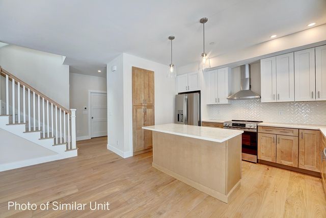 18 Kasnet Drive, Rye, NH 03870