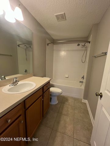 2200 MARSH HAWK Lane 604, Fleming Island, FL 32003