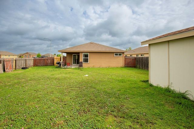 1524 Wedgewood CV, Lockhart, TX 78644