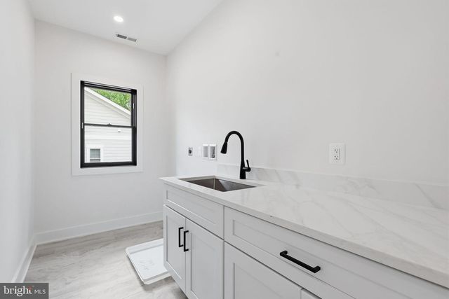 901 MEADOW LN SW, Vienna, VA 22180