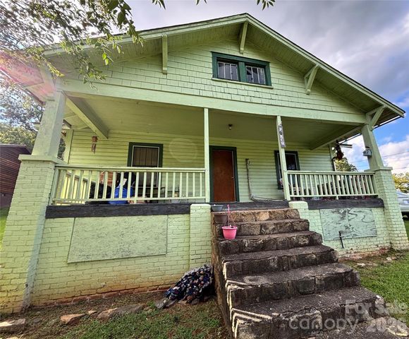 1102 Regal Place NW, Lenoir, NC 28645