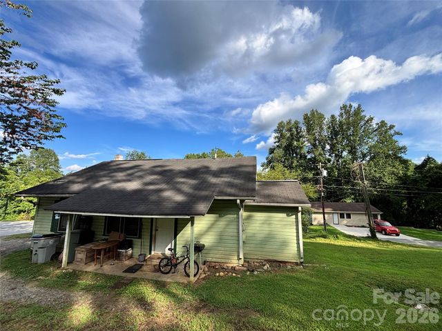 1102 Regal Place NW, Lenoir, NC 28645