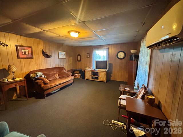 1102 Regal Place NW, Lenoir, NC 28645