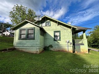 1102 Regal Place NW, Lenoir, NC 28645