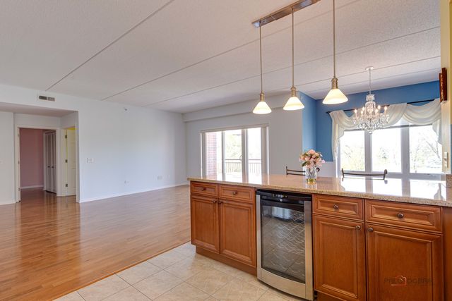 799 Graceland Avenue 402A, Des Plaines, IL 60016