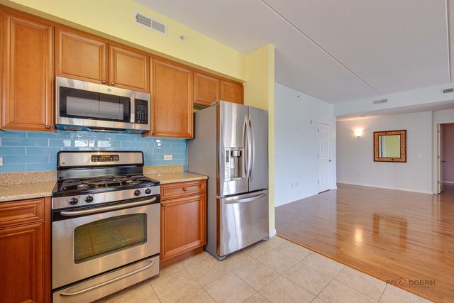 799 Graceland Avenue 402A, Des Plaines, IL 60016