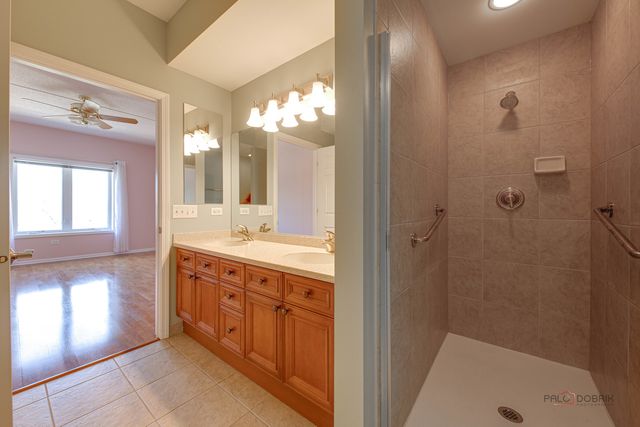 799 Graceland Avenue 402A, Des Plaines, IL 60016