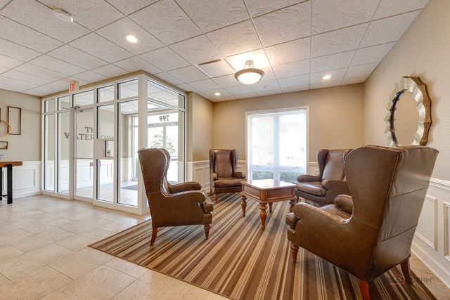 799 Graceland Avenue 402A, Des Plaines, IL 60016