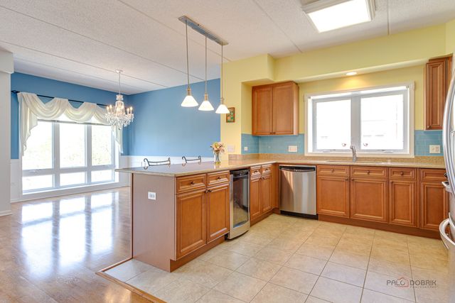 799 Graceland Avenue 402A, Des Plaines, IL 60016