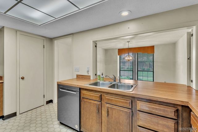 255 Wedgewood Drive, Amherst, NY 14221