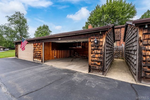 255 Wedgewood Drive, Amherst, NY 14221
