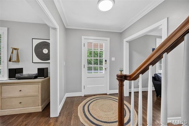 27 Ellsworth Lane, Ladue, MO 63124