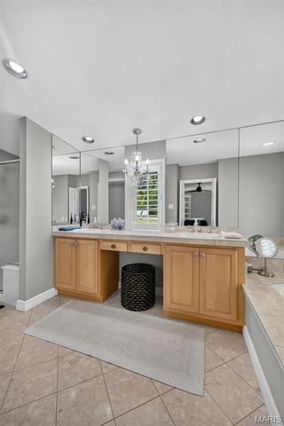 27 Ellsworth Lane, Ladue, MO 63124