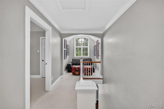 27 Ellsworth Lane, Ladue, MO 63124