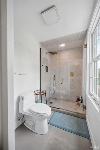 27 Ellsworth Lane, Ladue, MO 63124