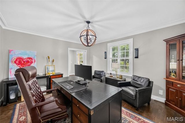27 Ellsworth Lane, Ladue, MO 63124