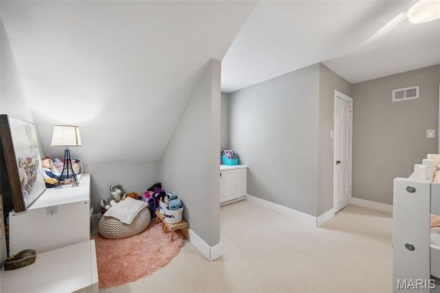27 Ellsworth Lane, Ladue, MO 63124