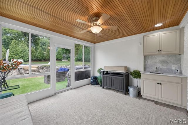27 Ellsworth Lane, Ladue, MO 63124